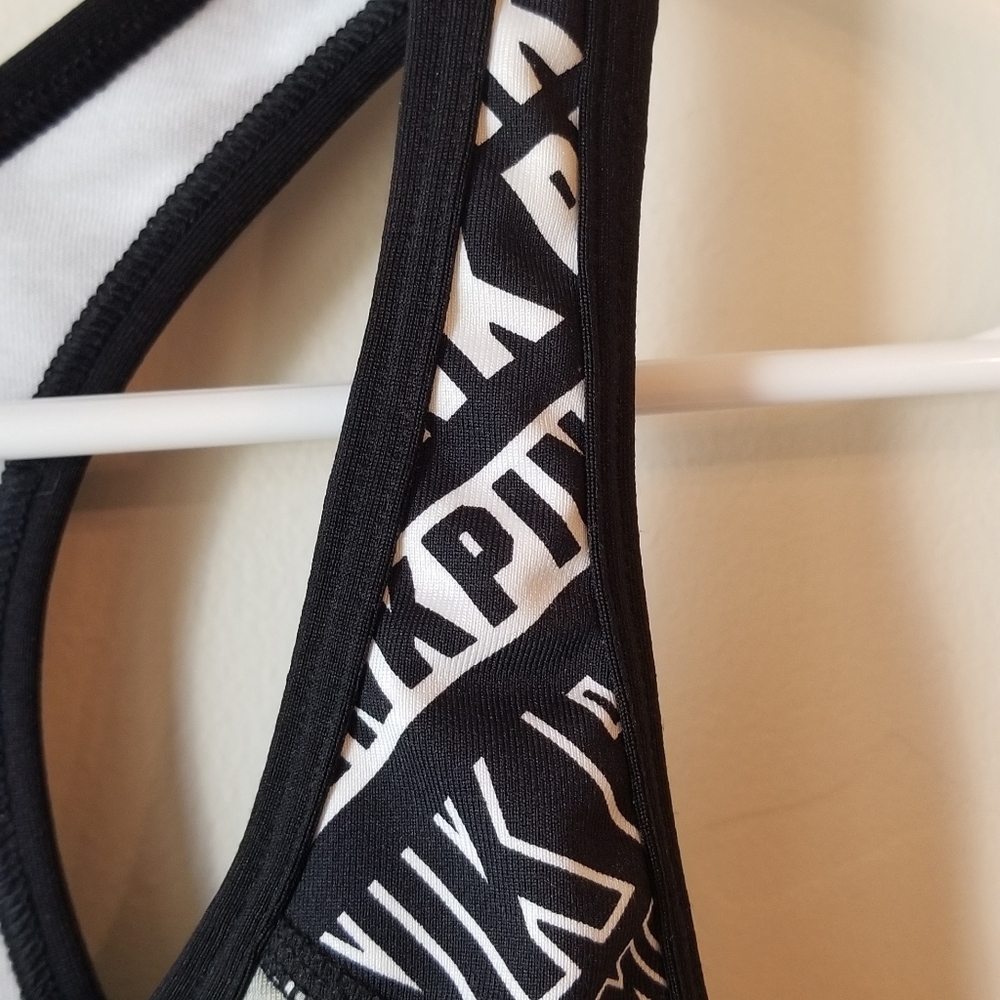 006 PINK Ultimate Sports Bra - Picture 2 of 4